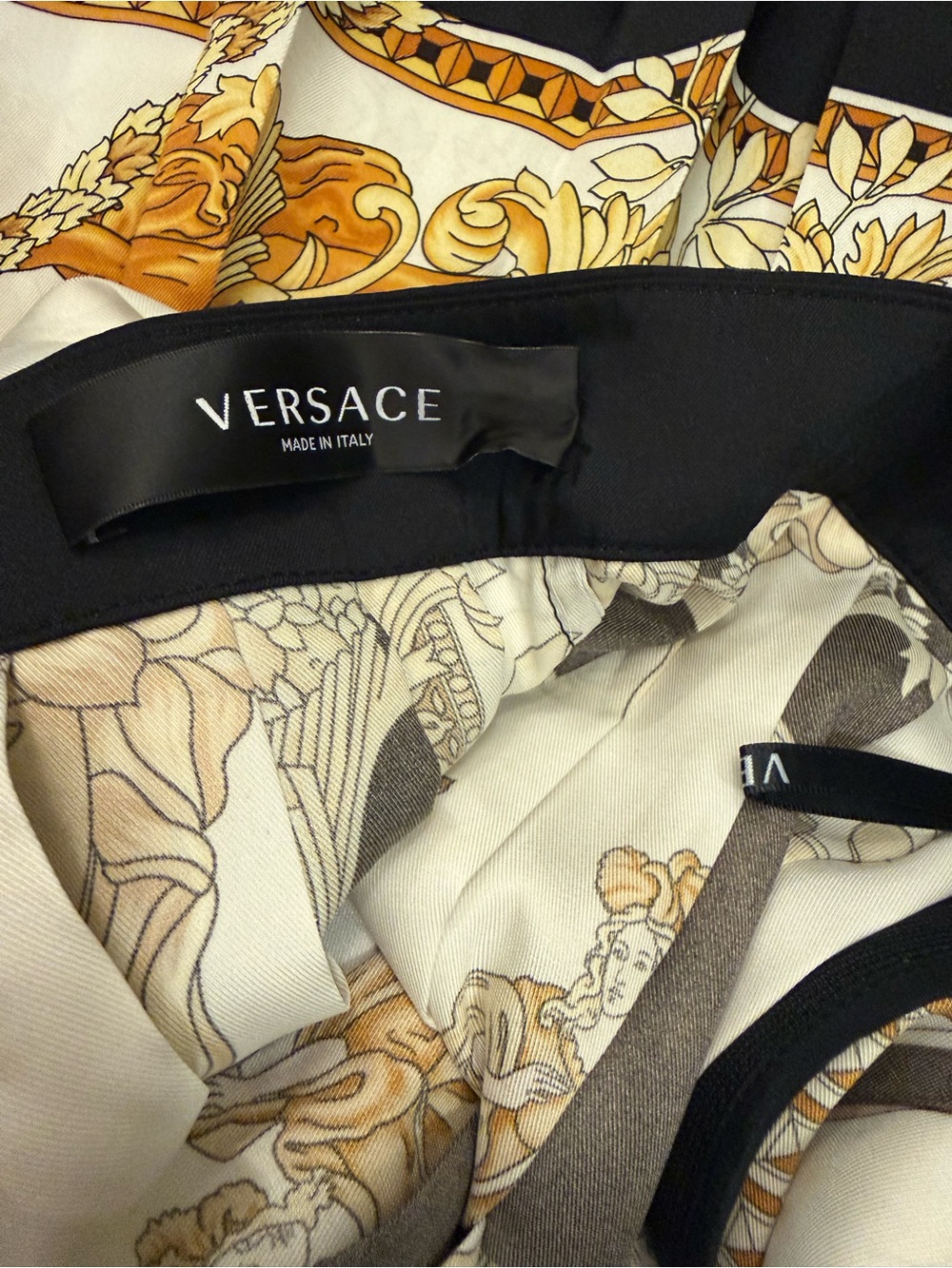 Versace - Picture 4 of 4